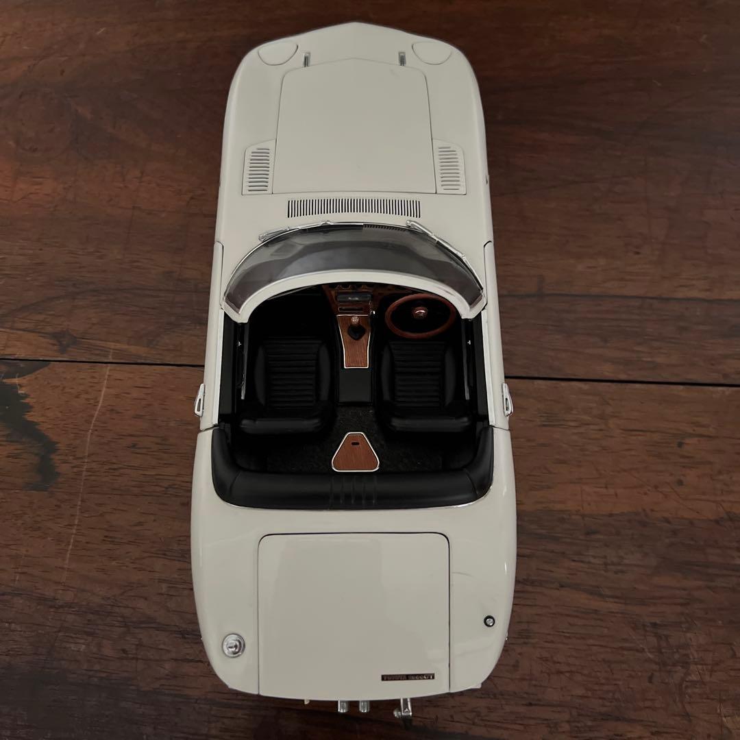 オートアート　1/18TOYOTA 2000GT カブリオレモデル　ミニカー