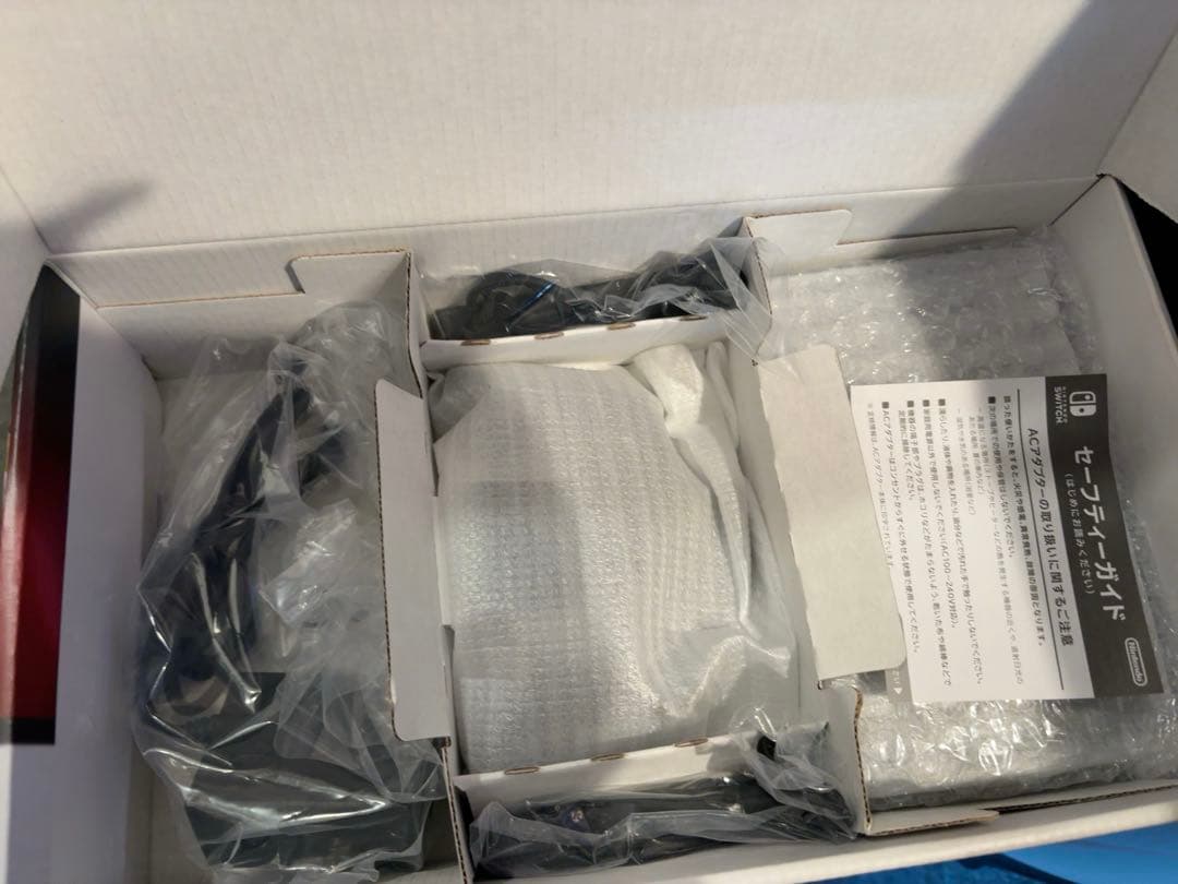 Nintendo Switch 本体　HDMIケーブル以外付属品あり　一部破損