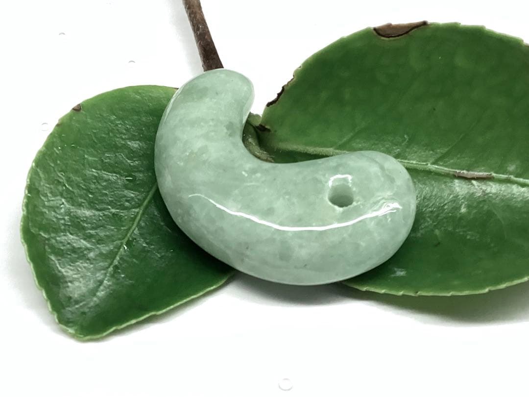 ✳摩訶不思議なパワー 糸魚川翡翠勾玉*本物硬玉 守護石をお