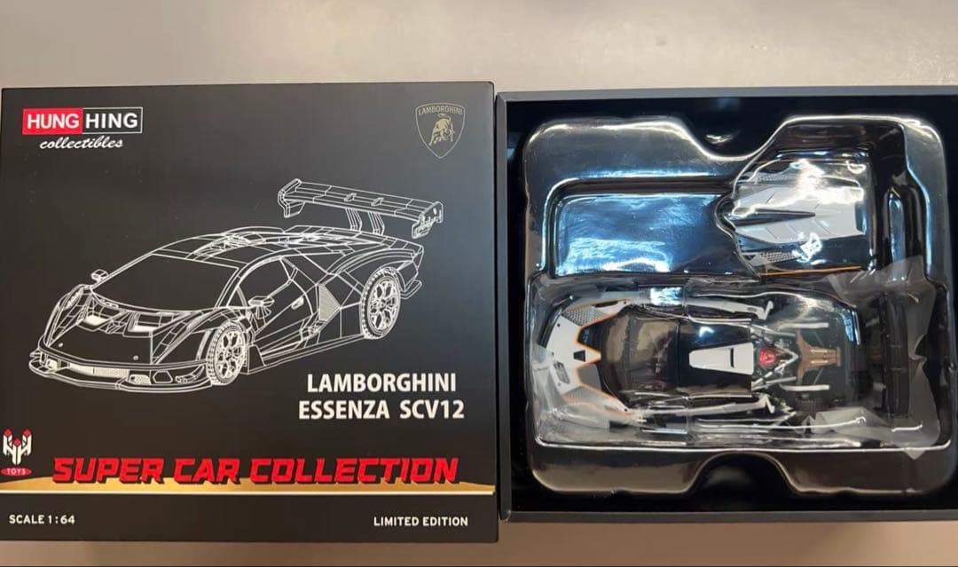 ランボルギーニ ESSENZA SCV12 1/64 アヴェンタドール　京商