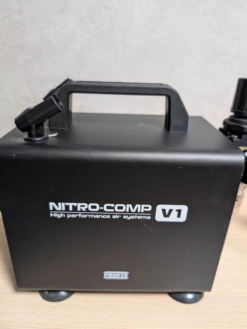 NITRO-COMP V1 高性能エアシステム エアブラシ付き
