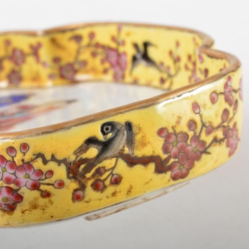 中国 乾隆年製款 粉彩 山水人物鶏文 木瓜形皿 M R5163E