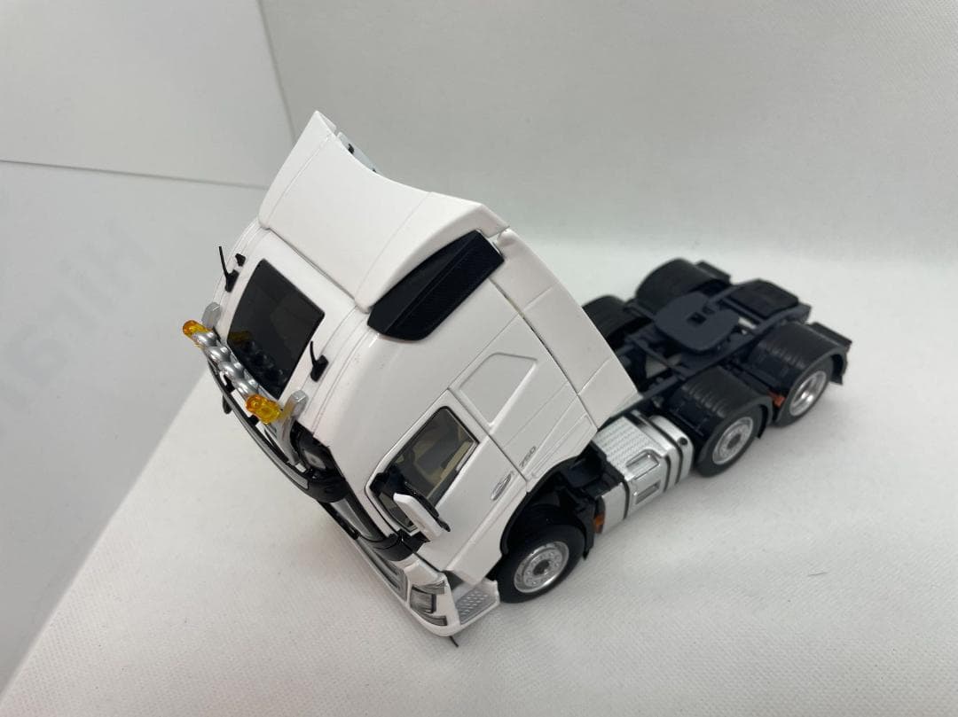 11R-006 Marge Models 1/32 ボルボ FH16 6x2