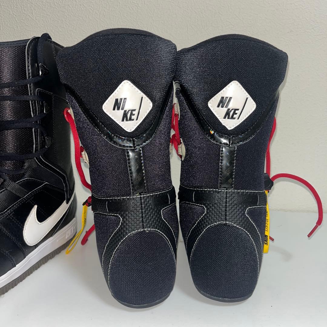 nike ナイキ　スノボーブーツ