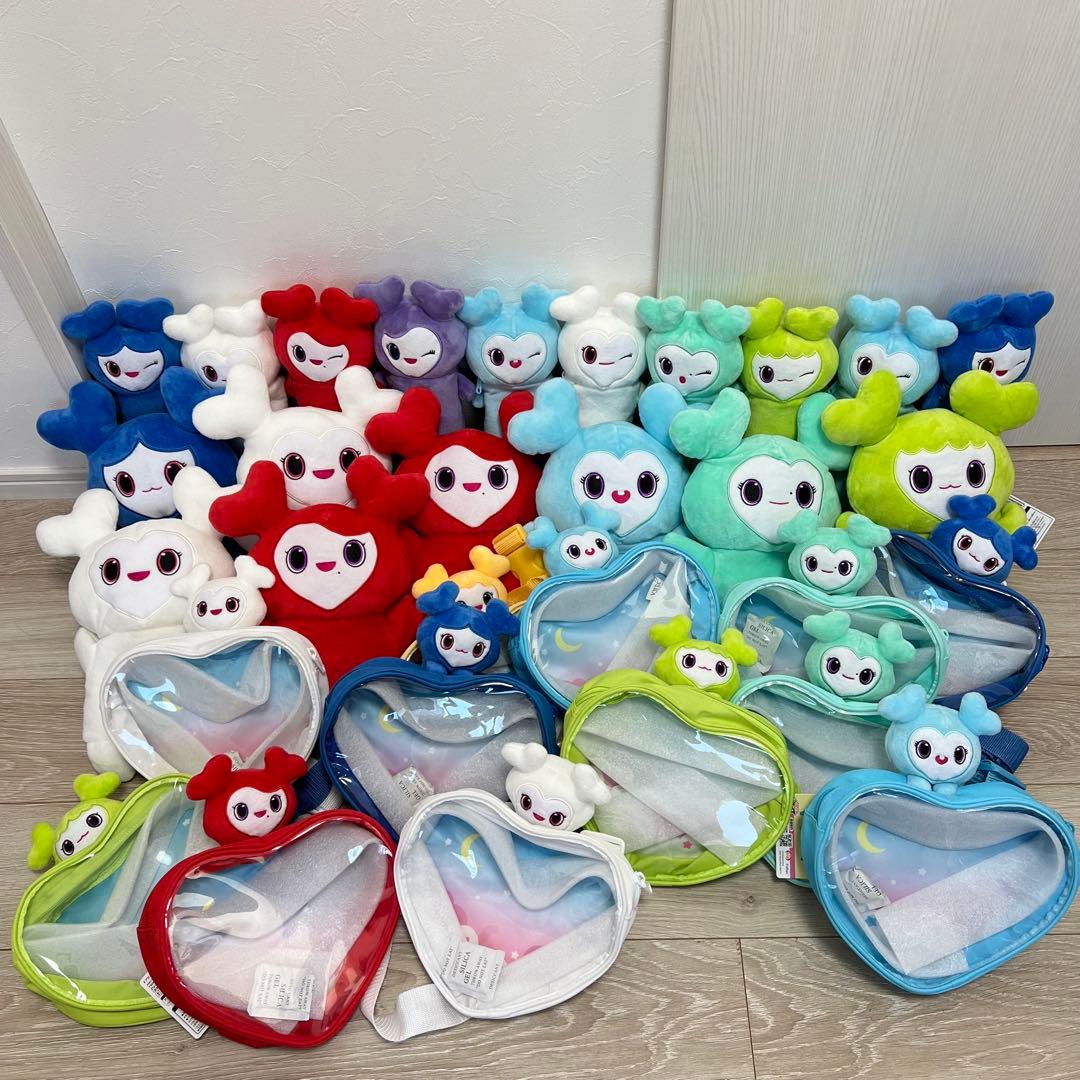 TWICELOVELYSぴょこきゅんバッグ ・のびふにゃポーチ他30点GIGO - メルカリ
