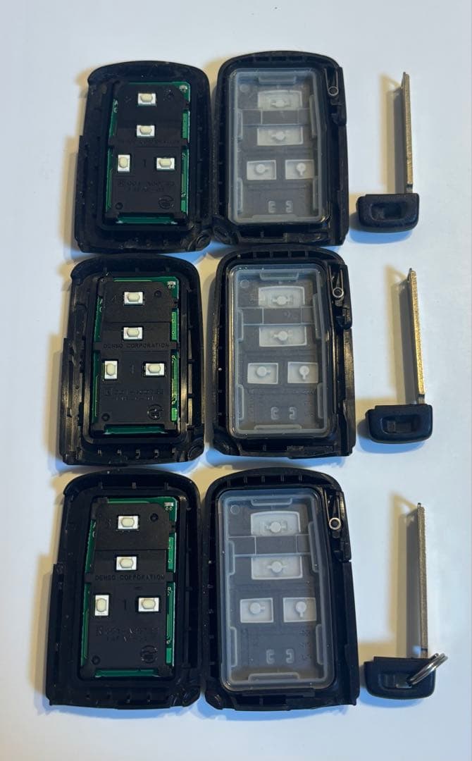 TOYOTA トヨタ　4つボタン　スマートキー　黒基盤　まとめ売り