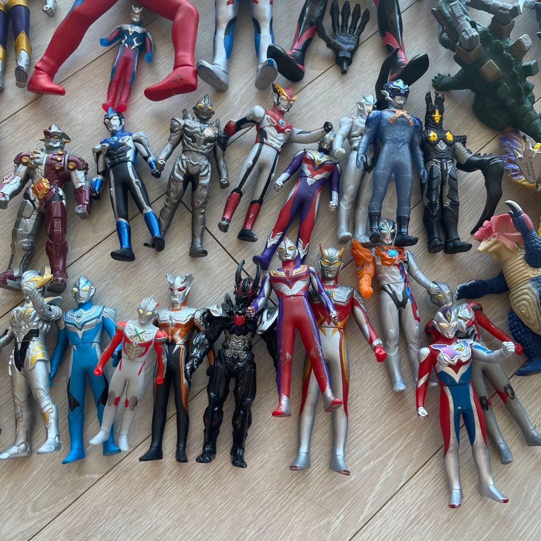 【ウルトラマン　まとめ売り】ソフビ等　キング入り　55個　ボックス付き