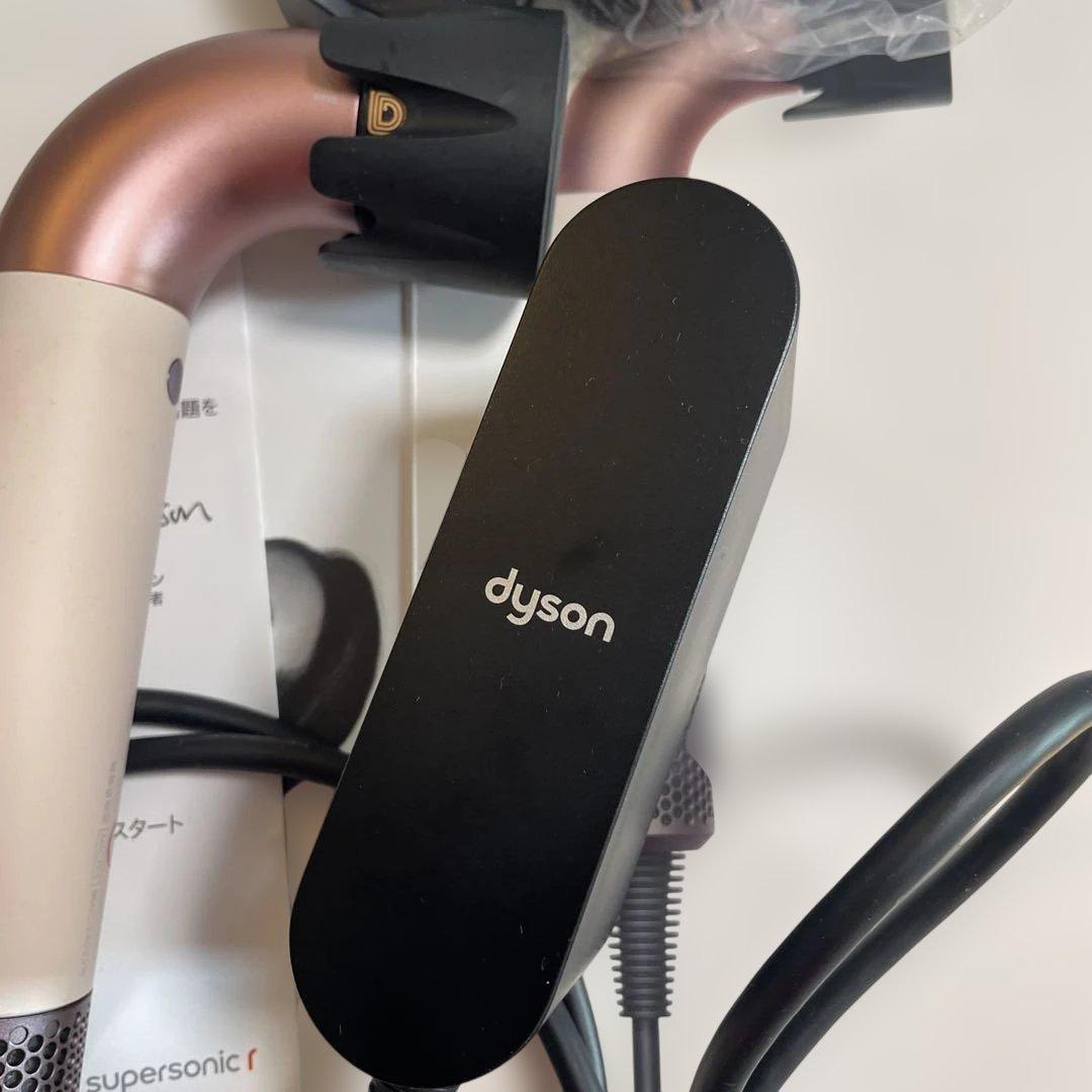 美品！Dyson Supersonic rドライヤー