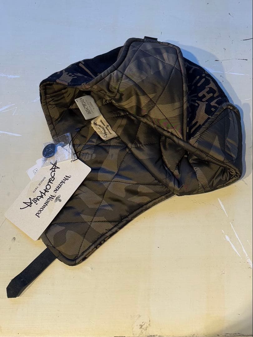 ヴィヴィアンウェストウッド迷彩柄 冬用耳あて付き帽子 - メルカリ