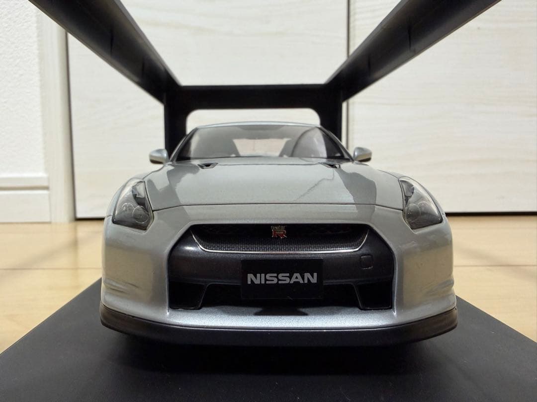 【希少】オートアートミレニアム 1/18 ニッサン GT-R R35 ミニカー