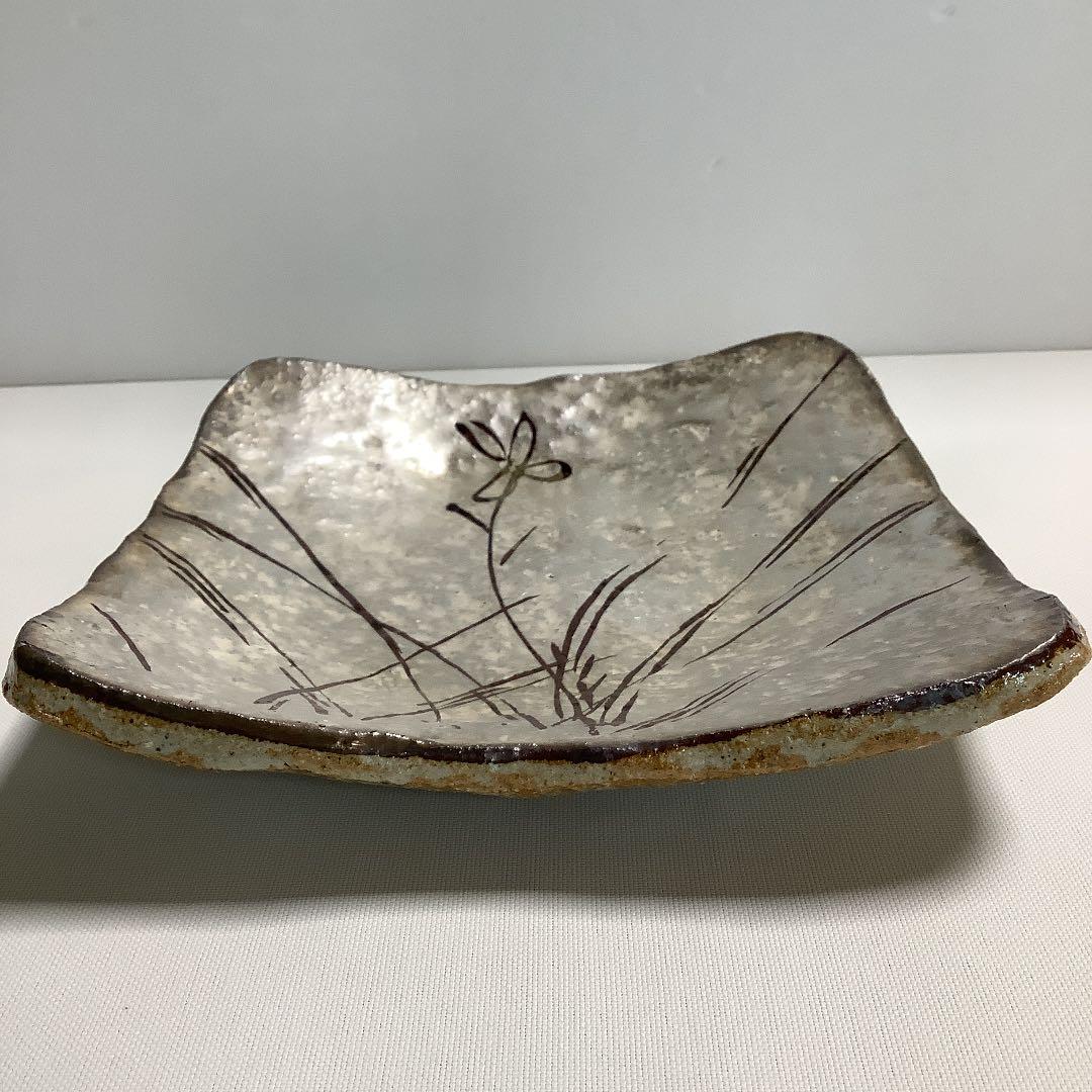 蔵珍窯 【魯山人写し】銀彩草花文角向付四方皿 ②