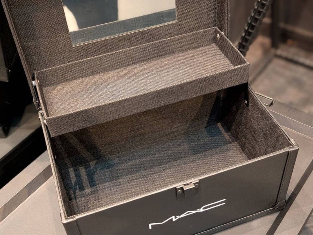 natsumi1104 MAC 非売品メイクBOX 新品未使用