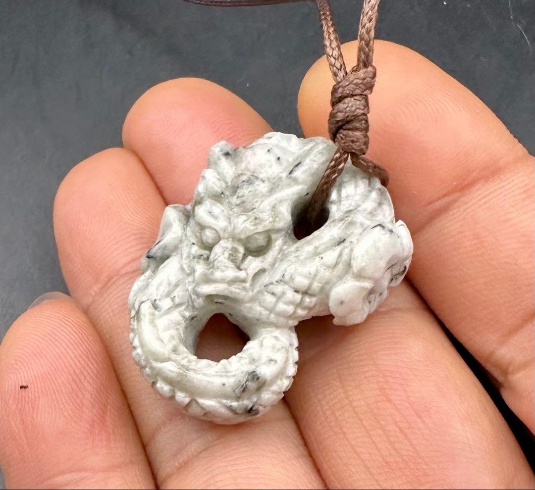 2025.3.28桜花神龍御守り　糸魚川花翡翠 糸魚川青翡翠勾玉 M08653 陽春 作 33mm*20.5mm*11mm 糸魚川産 青ひすい