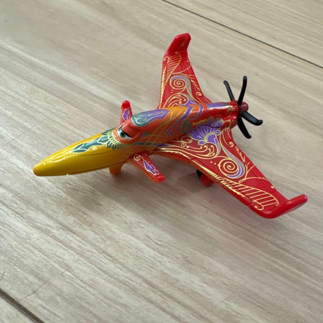 トミカ プレーンズ 航空母艦・飛行機6機・ヘリコプター2機セット