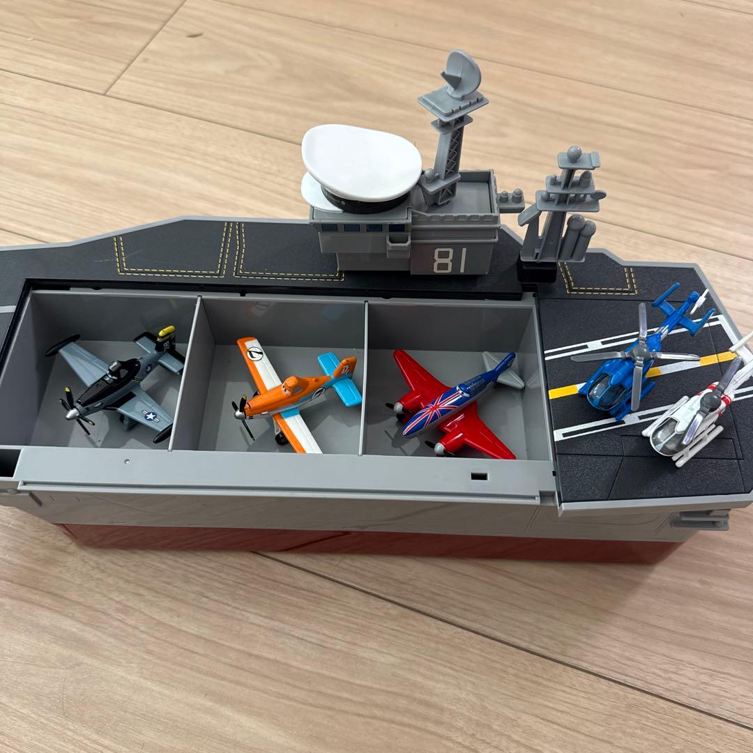 トミカ プレーンズ 航空母艦・飛行機6機・ヘリコプター2機セット