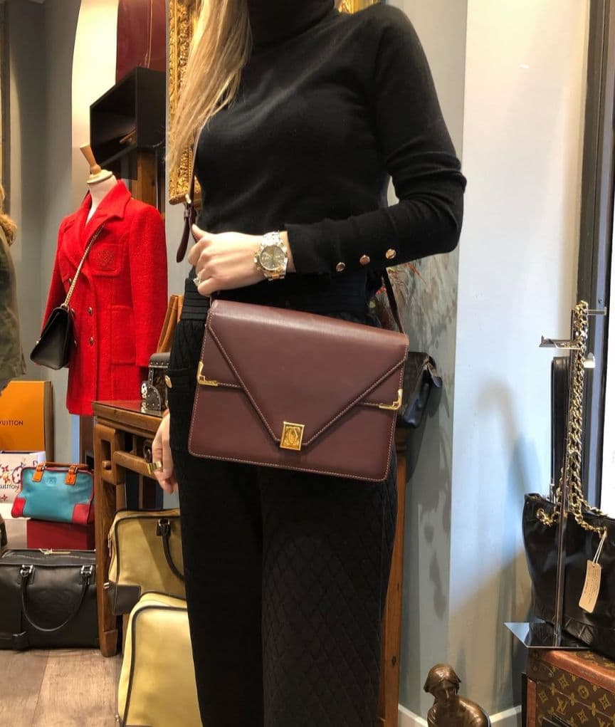 【極美品】 カルティエ　マストラ ショルダーバッグ 三角フラップ カード保存袋付