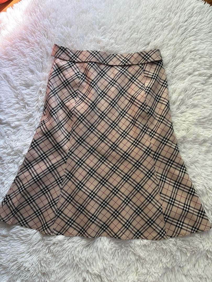バーバリーブルーレーベルフレアスカートノバチェック　ベルト　ひざ丈　ベージュ38