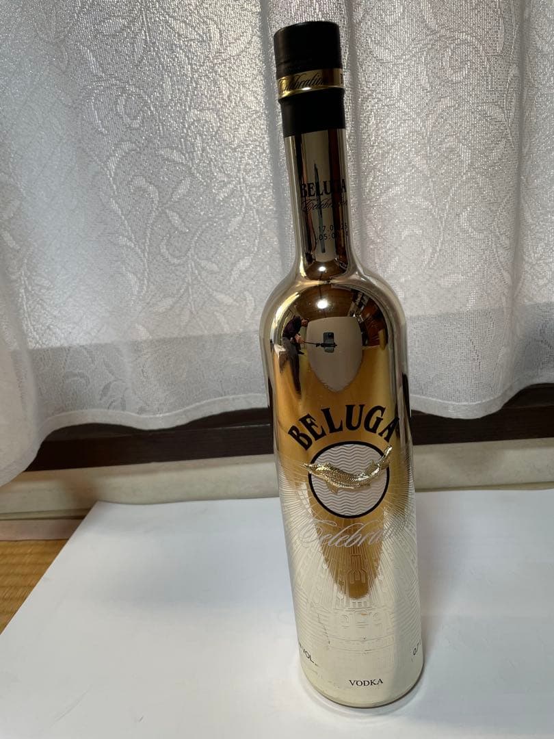 Beluga ウォッカ 0.7L メタリックボトル