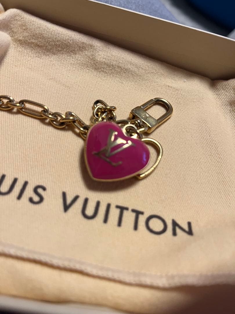 ルイヴィトン ヴェルニ ハート　チャーム付き　ケース　ピンク