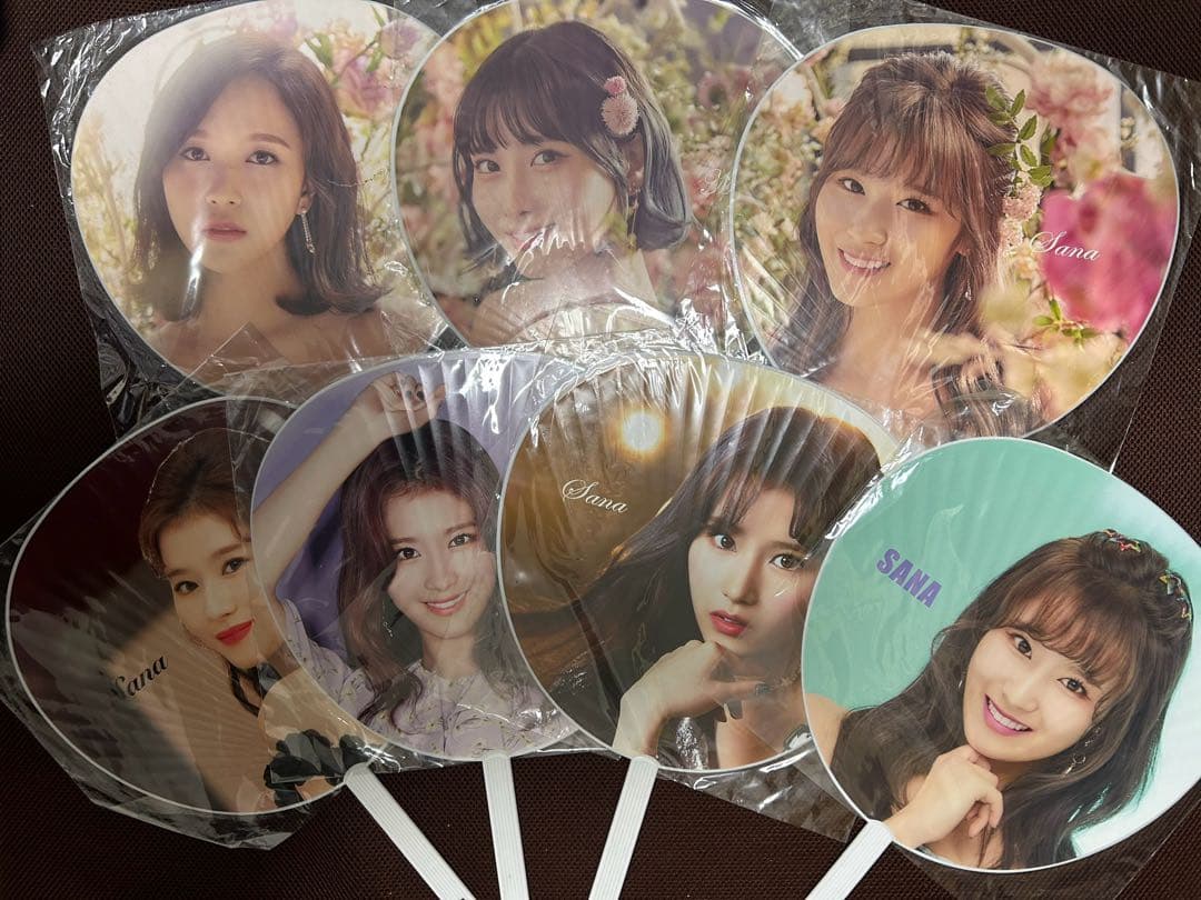 TWICEグッズまとめ売り CD うちわ キーホルダー トレカ ペンライト