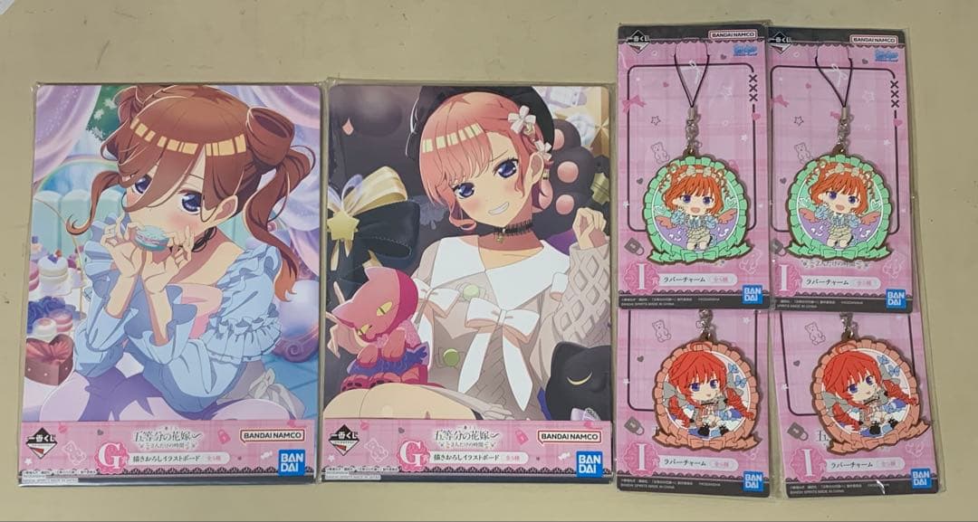 新品・未開封】五等分の花嫁 イラストボード2枚とストラップ2個セット