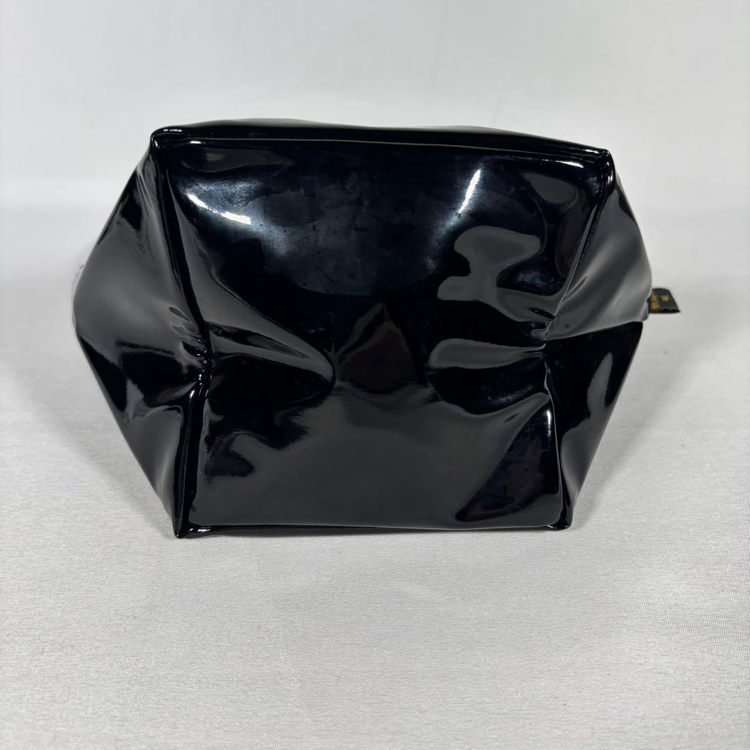 エルベシャプリエ ショルダーバッグ 斜め掛け 舟形 ヴェルニ エナメル ブラック
