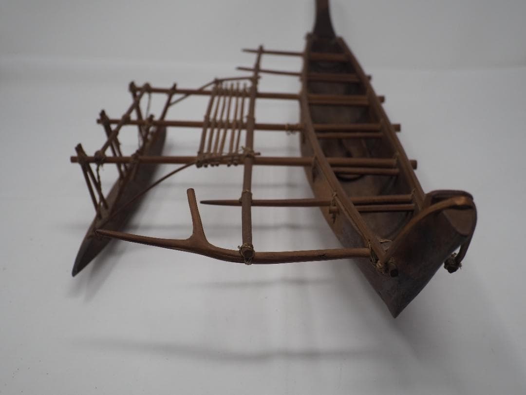 シングルアウトリガーカヌー 木製カヌー ミクロネシア ポリネシア