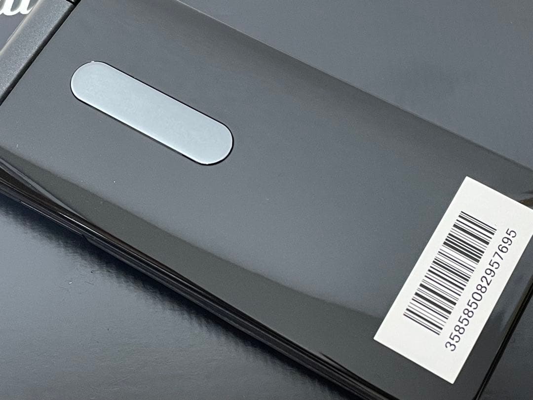 週末限定価格　新品SIMフリー au GRATINA 4G KYF31 ブラック