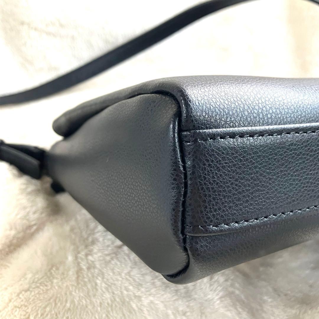 【未使用級✨】agnes b. ショルダーバッグ ターンロック レザー ロゴ金具