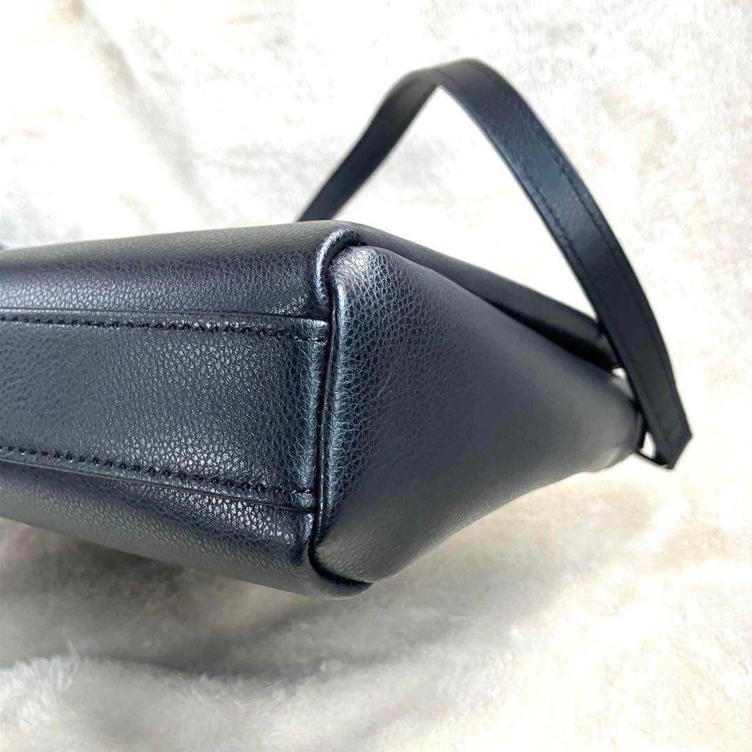 【未使用級✨】agnes b. ショルダーバッグ ターンロック レザー ロゴ金具