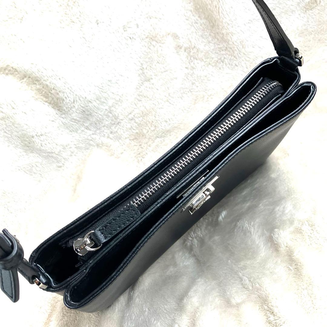 【未使用級✨】agnes b. ショルダーバッグ ターンロック レザー ロゴ金具