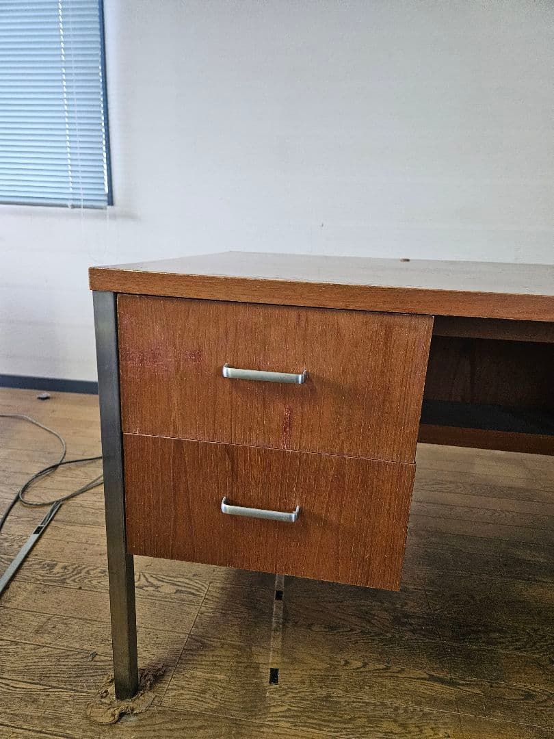 木製モダンデスク 4引き出し付き 大幅値下げ