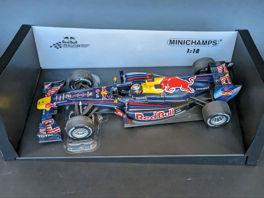 ミニチャンプス 1/18 レッドブル RB6 S.ベッテル ブラジルGP 優勝