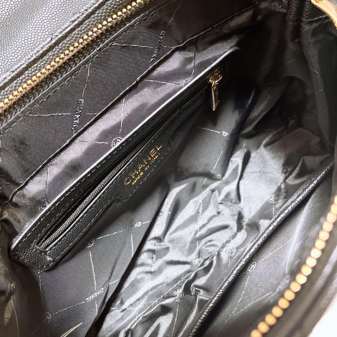 チョコチョコ 様CHANEL MAKEUP キルティングチェーンショルダバック