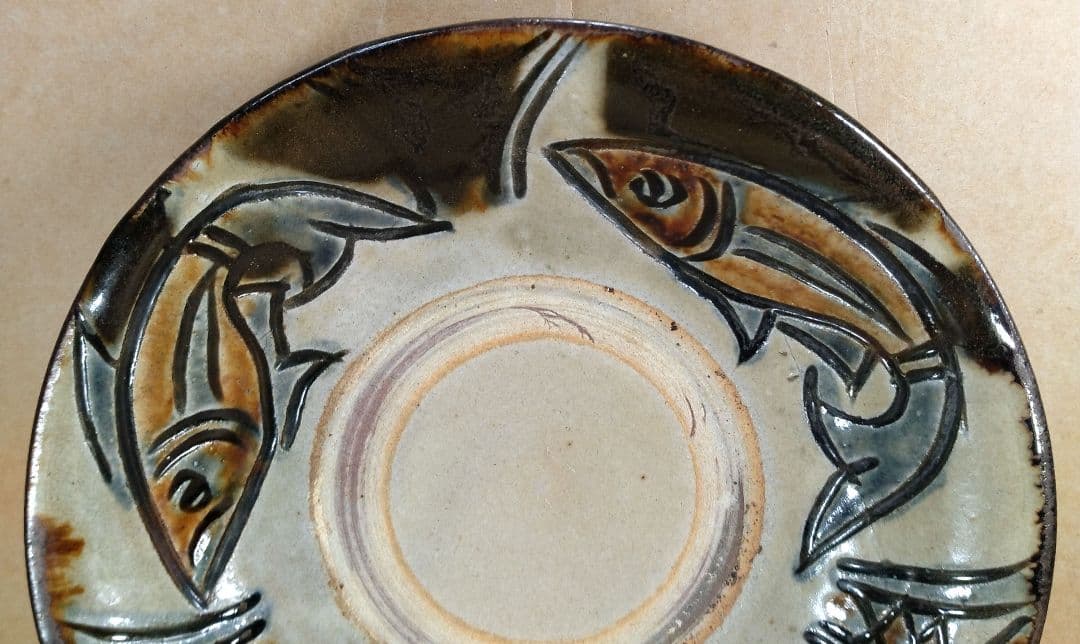 【本物保証】金城次郎 壷屋焼 魚紋皿 共箱 栞 人間国宝 壺屋焼 希少作品