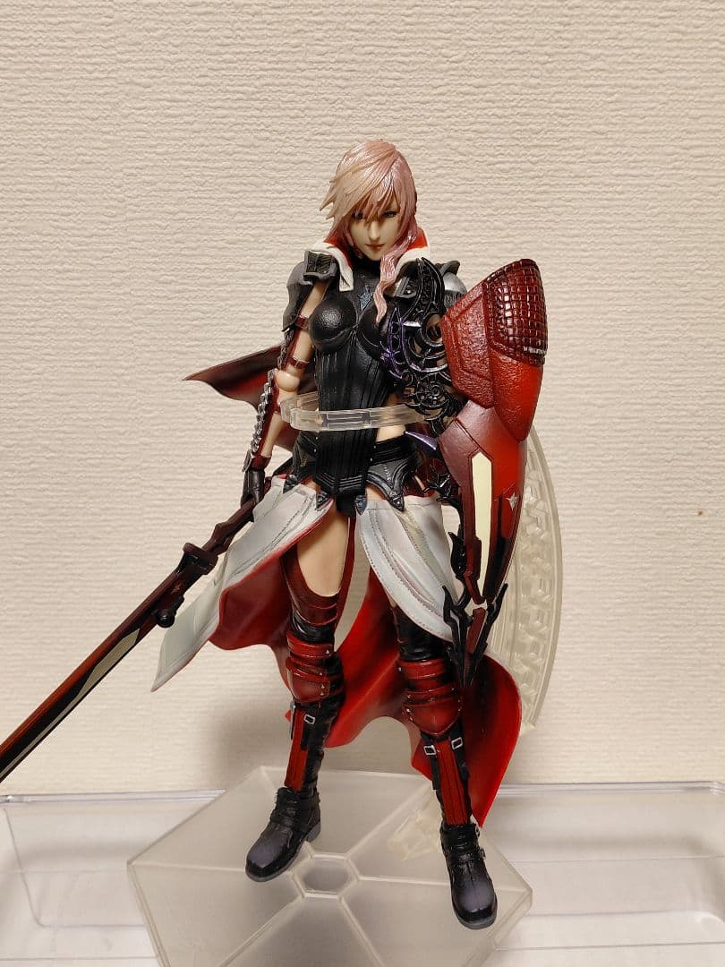 ファイナルファンタジー　フィギュア　ライトニング　プレイアーツ