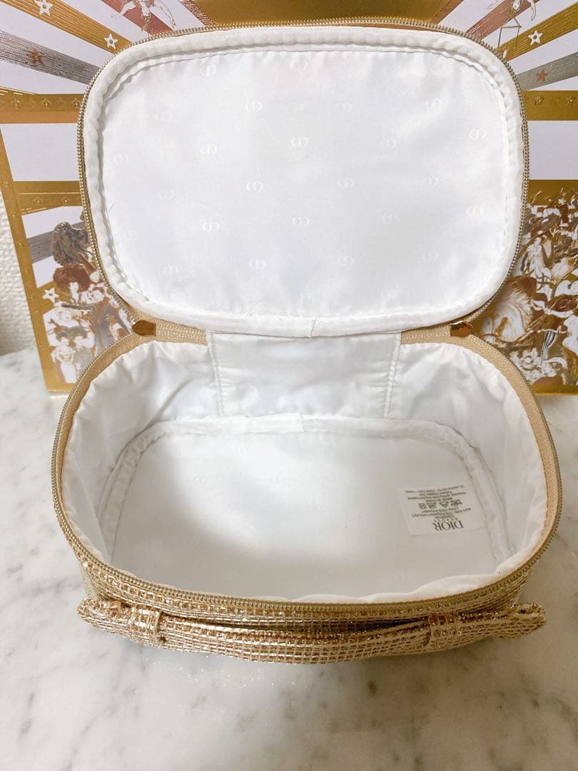 【新品】ディオール dior 2025ホリデーオファーリップ　ポーチ　クリーム