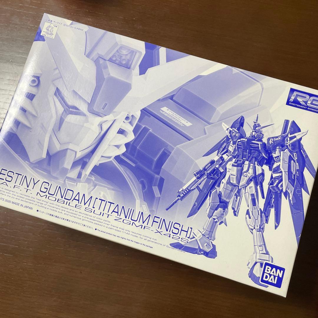 ガンダム プラモデル DESTINY GUNDAM 光の翼 BANDAI