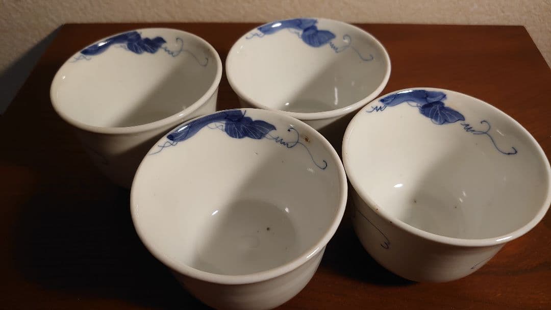 李朝　白磁　染付　蔓草文様　古染付　アンティーク李朝　蔵出し　鑑賞陶器　４客