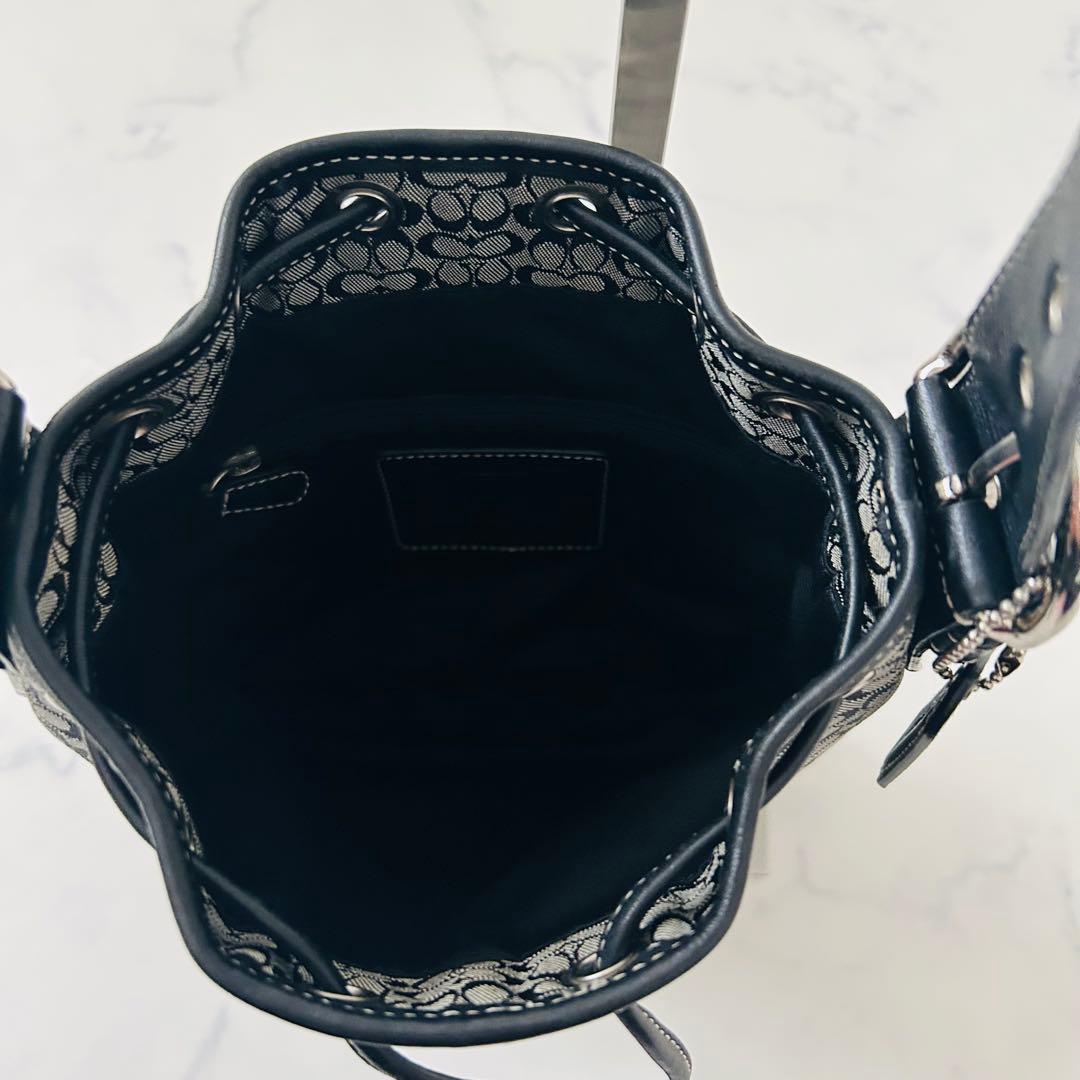 【美品】コーチ　ショルダーバッグ　レザー×キャンバス シグネチャー 巾着型 黒