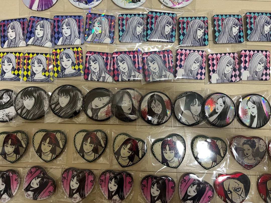 【正規品】バラ売り可能　富江　ホログラム　ラメ入り　オーロラ　バッジ