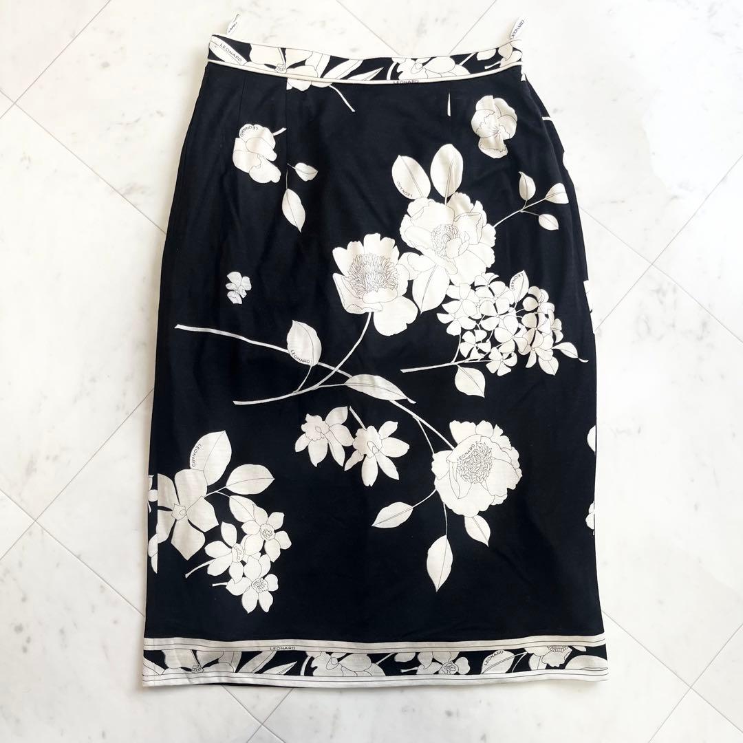 LEONARD レオナール タイトスカート 膝丈 花柄 ブラック&ホワイト