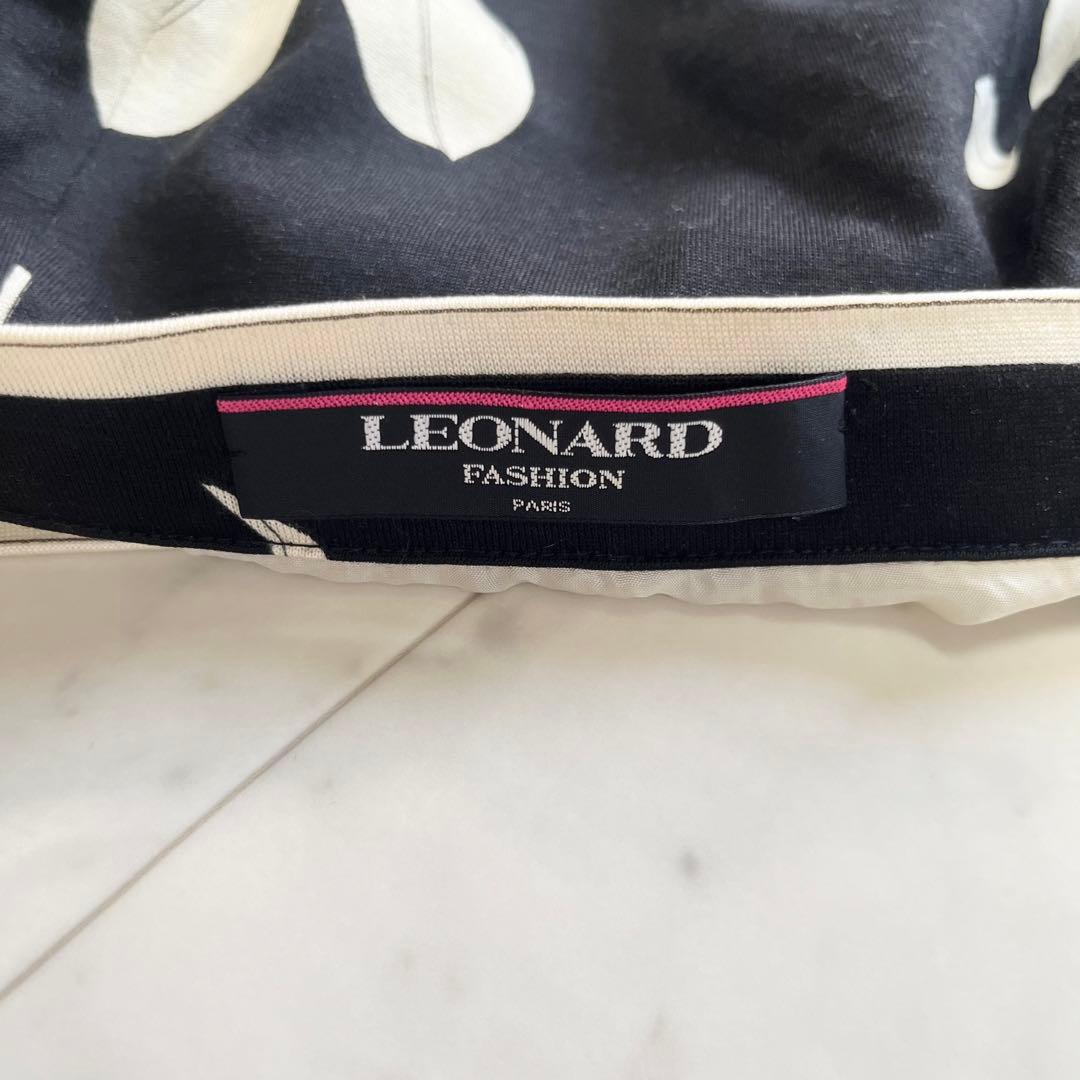 LEONARD レオナール タイトスカート 膝丈 花柄 ブラック&ホワイト
