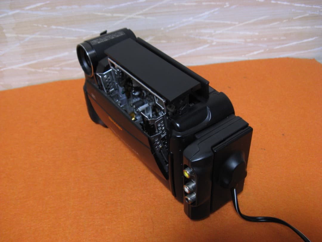 動作OK❗️☆シャープの液晶8ミリビデオカメラ・VL-EL10A