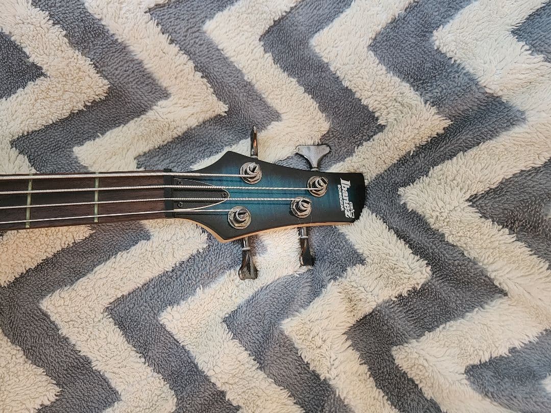 初心者、女性にも Ibanez (アイバニーズ)Gio 4弦ベース