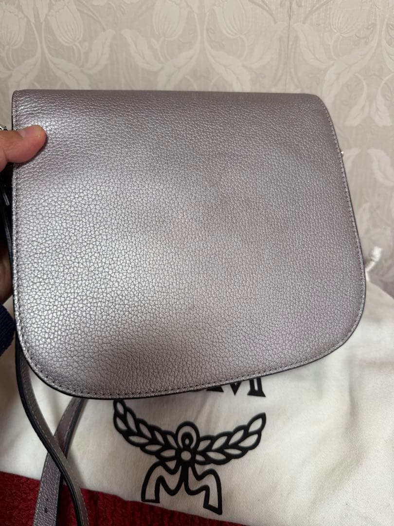 MCM シルバー レザーショルダーバッグ