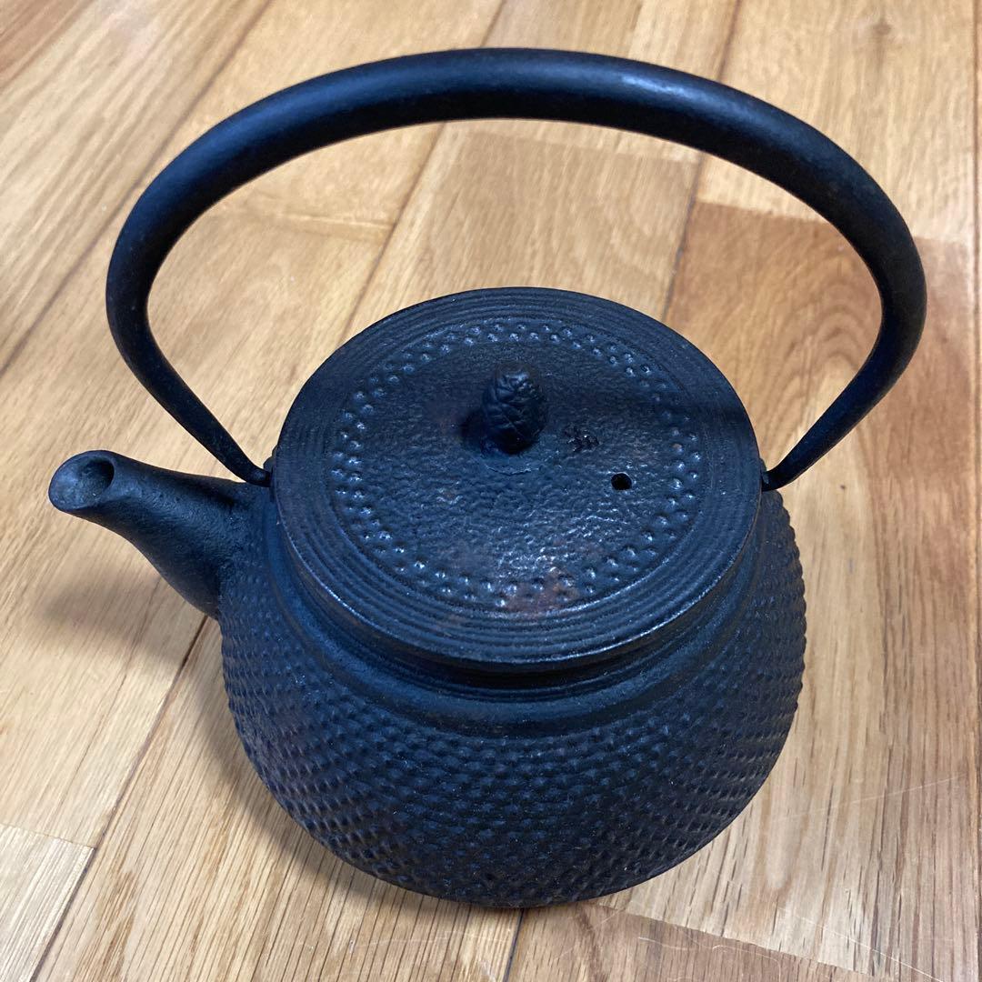 黒い鋳鉄製鉄瓶