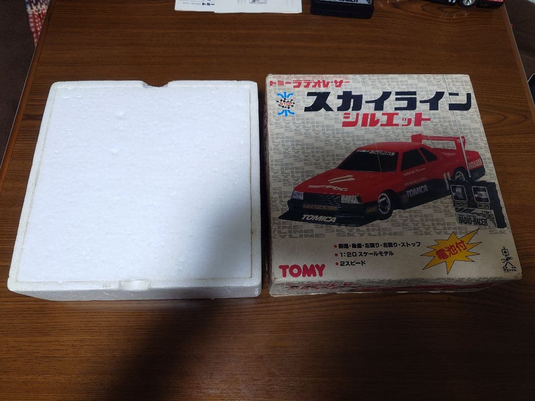 TOMY スカイラインシルエット ラジコンカー