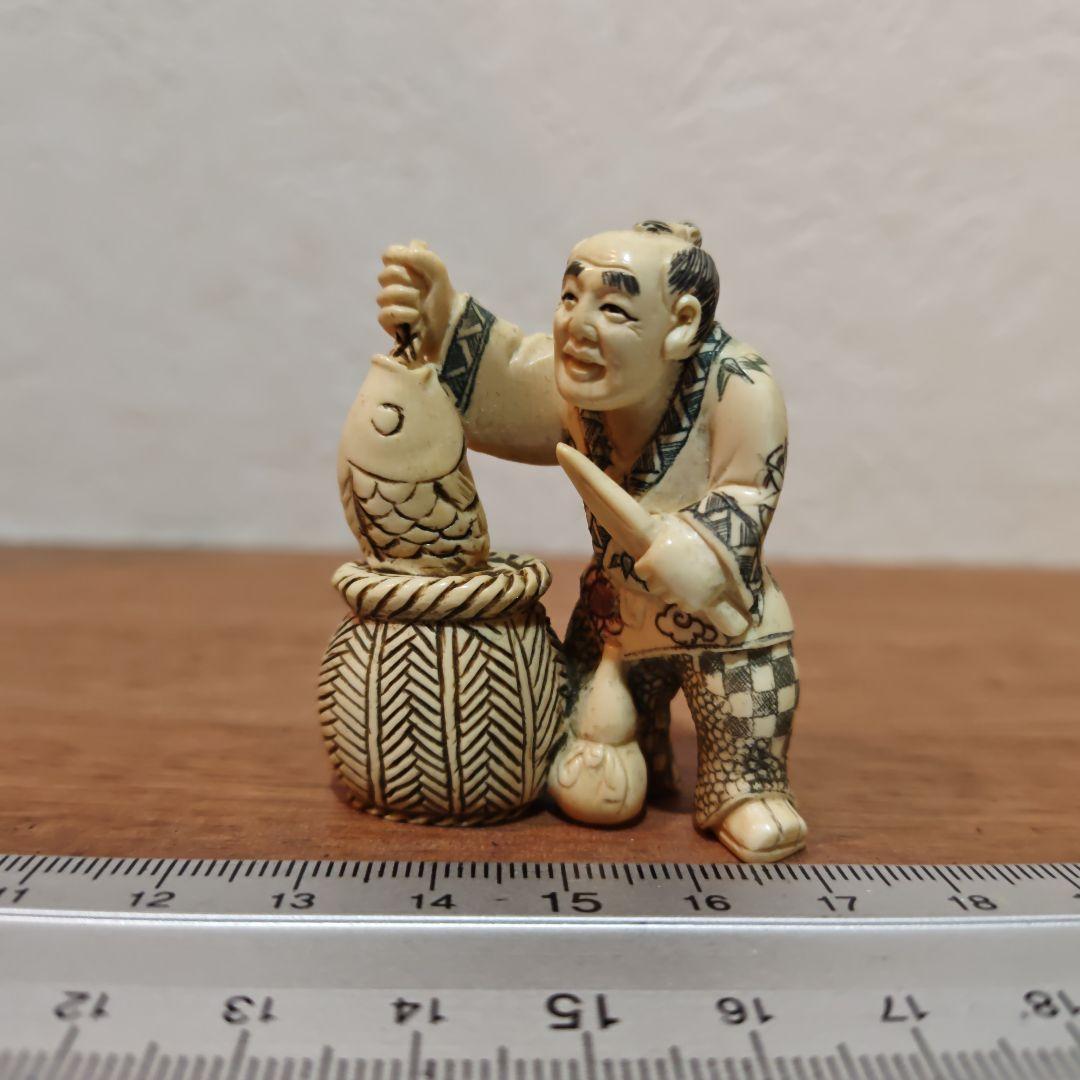 時代提物 人物根付 天然素材【魚売り】高さ約5.2cm 重さ26g 江戸の