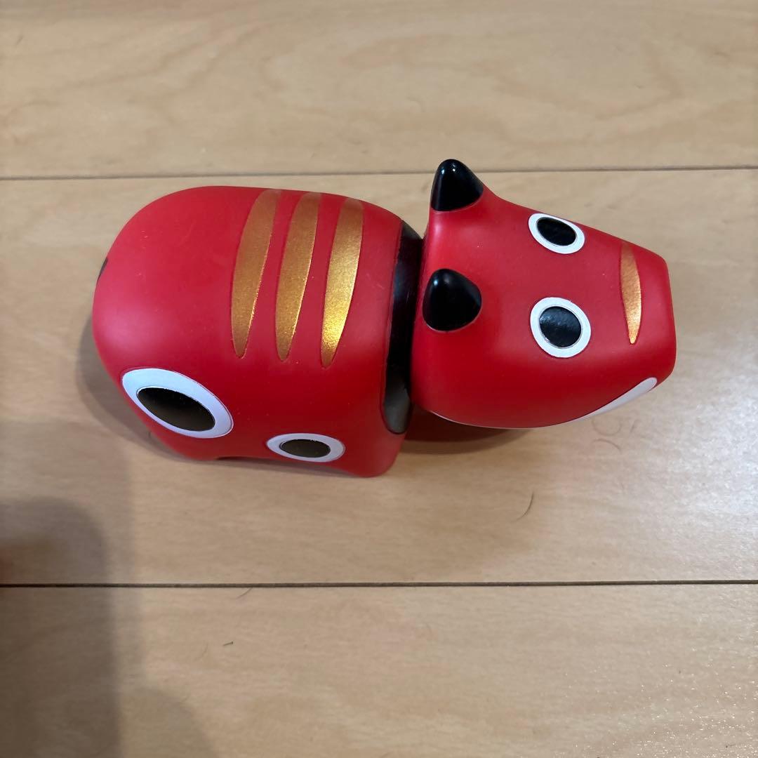 赤い動物デザインの工芸品 福島会津の民芸品「赤べこ」の不思議な魅力 (ZUU Online｜経済金融